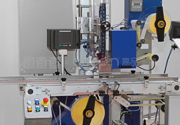 贴标机 现代生产线上不可或缺的自动化设备