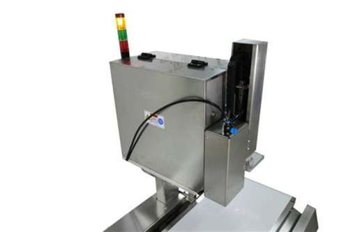 自动贴标新时代 瓜子花生装袋贴标机与自动推杆贴标机的应用解析