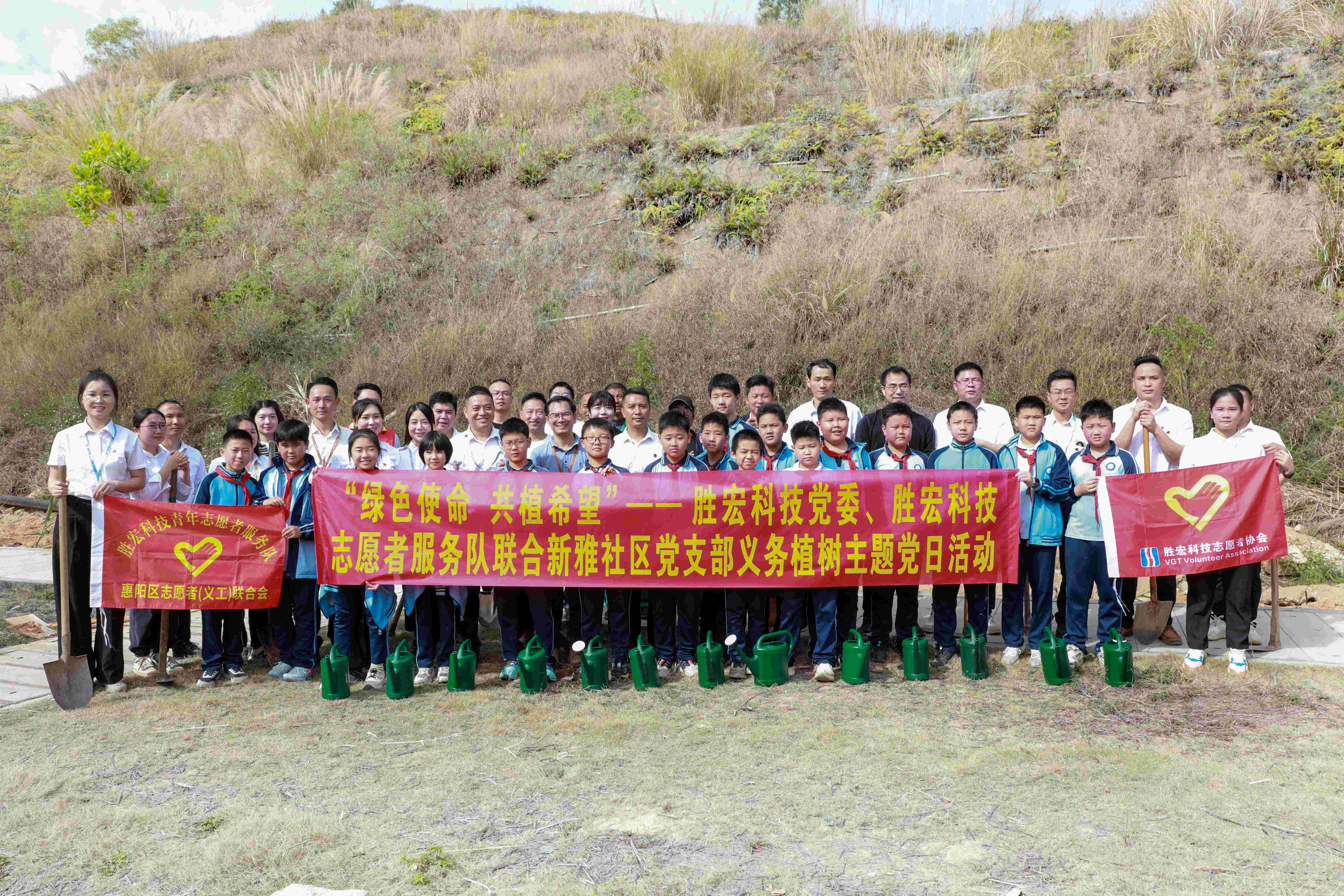 “绿色使命，共植希望”|jiuyou.com科技党委、志愿者服务队联合新雅社区开展义务植树活动