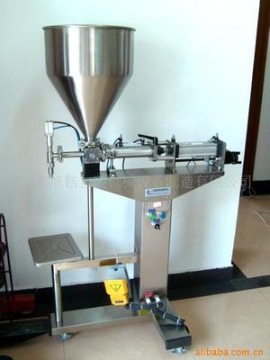 贴标机的种类与应用 从立式圆瓶到半自动平面贴标